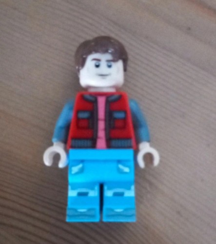 Lego back the future marty - back,